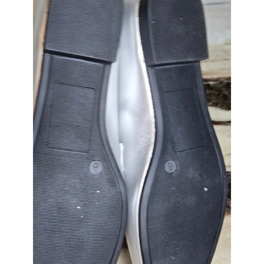 Tahari Chambord Silver Metallic Vegan‎ Leather Chain Link Loafers Size 8